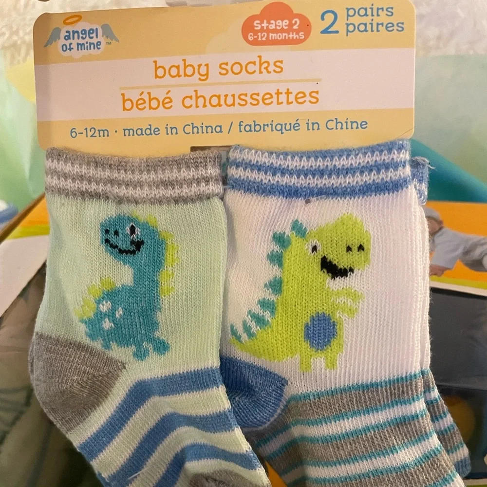 Dinosaur Themed Baby Shower Gift Basket or 6 Month Old Gift Set - Picture 4 of 5